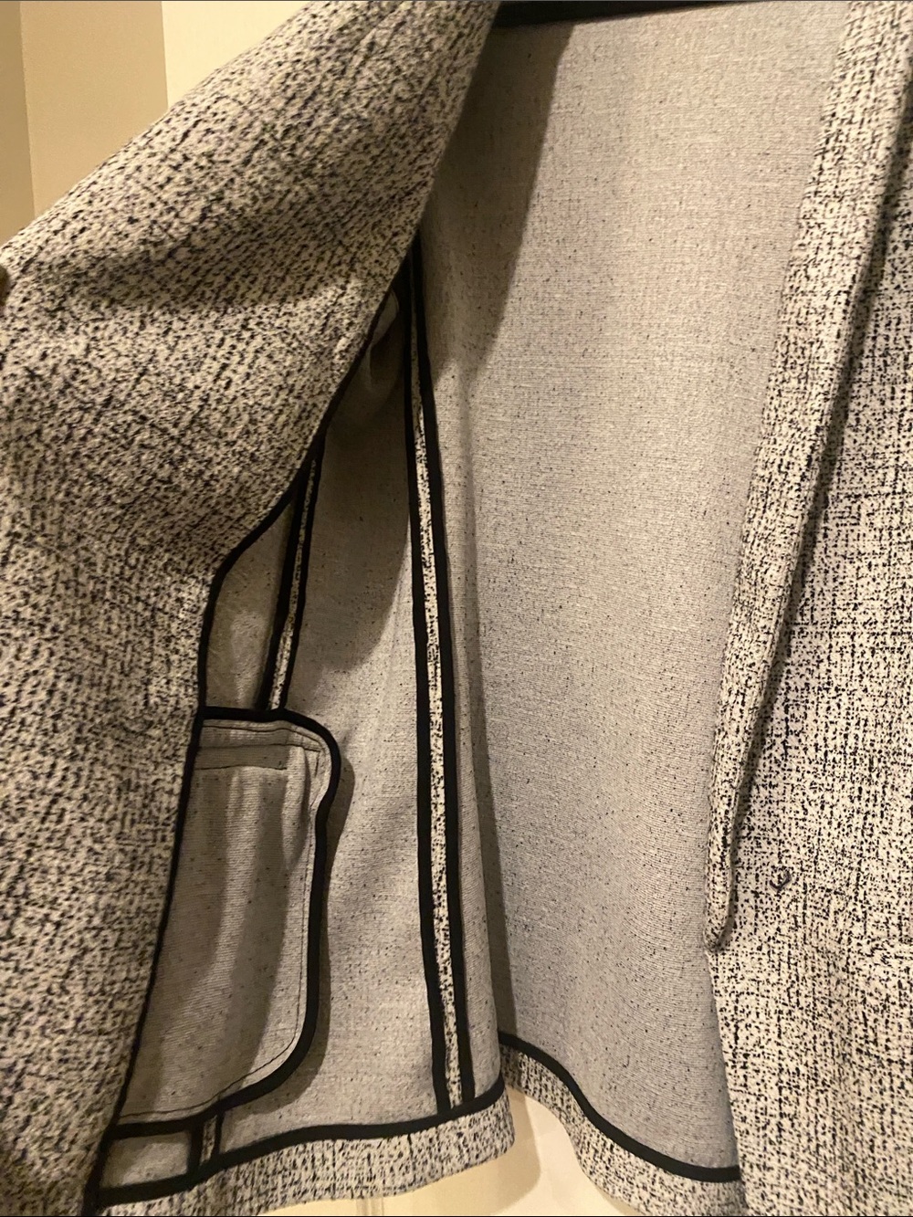 Express Women’s Gray Open-Front Textured Blazer - Picture 5 of 5